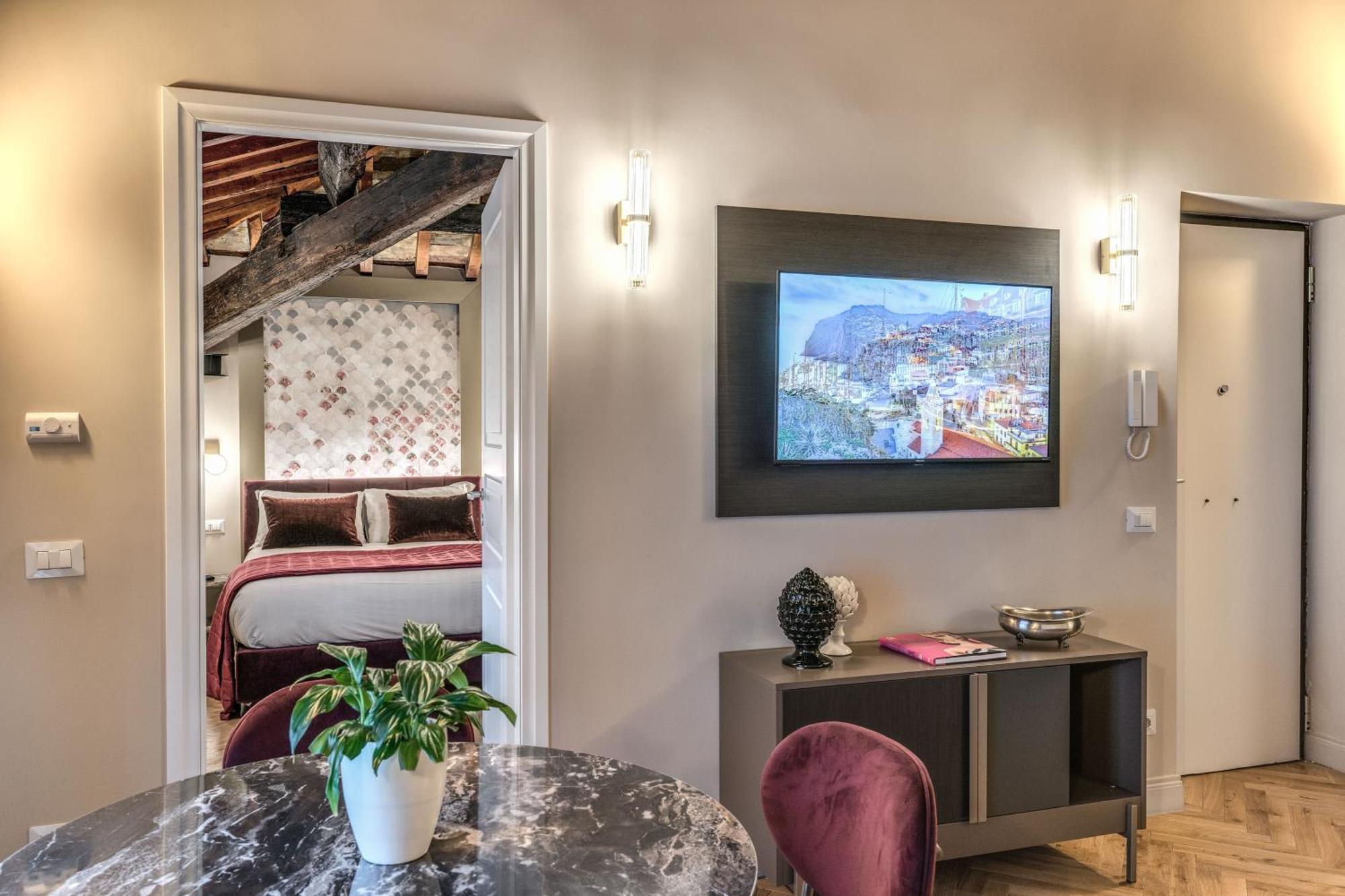 Apartment Palazzo Ottavia - La Maison D'art Collection